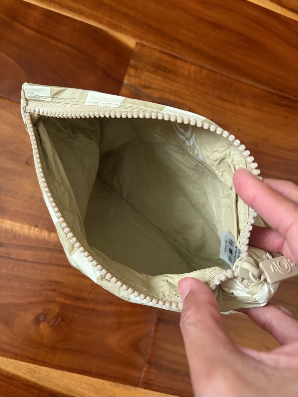 Aloha Collection Small Checkered Pouch - Picture 4 of 6